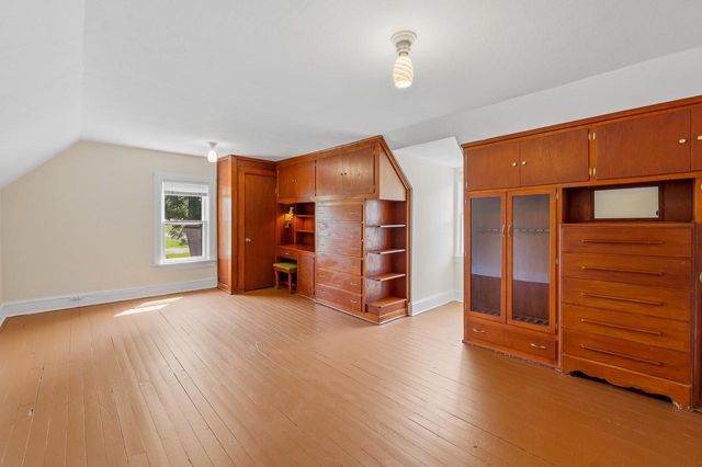 W379N8324 Mill STREET, Oconomowoc, WI 53066
