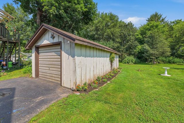 W379N8324 Mill STREET, Oconomowoc, WI 53066