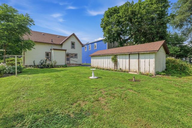 W379N8324 Mill STREET, Oconomowoc, WI 53066