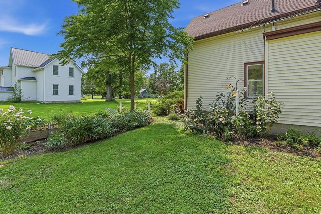 W379N8324 Mill STREET, Oconomowoc, WI 53066