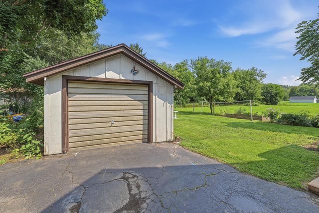 W379N8324 Mill STREET, Oconomowoc, WI 53066