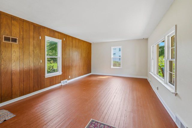 W379N8324 Mill STREET, Oconomowoc, WI 53066
