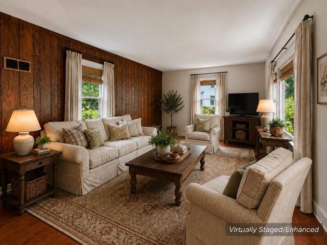 W379N8324 Mill STREET, Oconomowoc, WI 53066