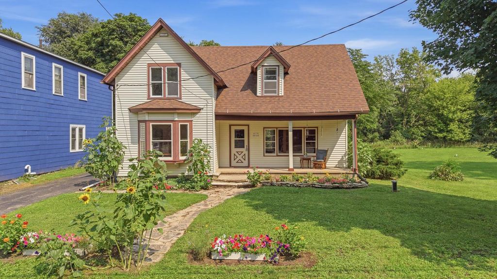 W379N8324 Mill STREET, Oconomowoc, WI 53066