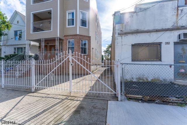 590 Hawthorne Ave, Irvington Twp., NJ 07112