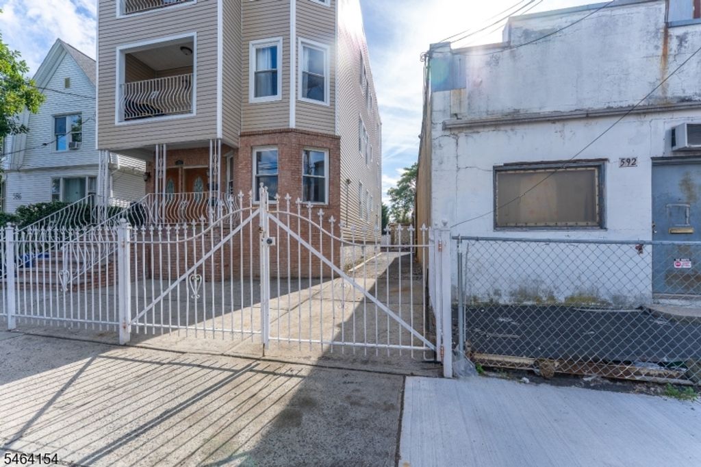 590 Hawthorne Ave, Irvington Twp., NJ 07112 — photo 3