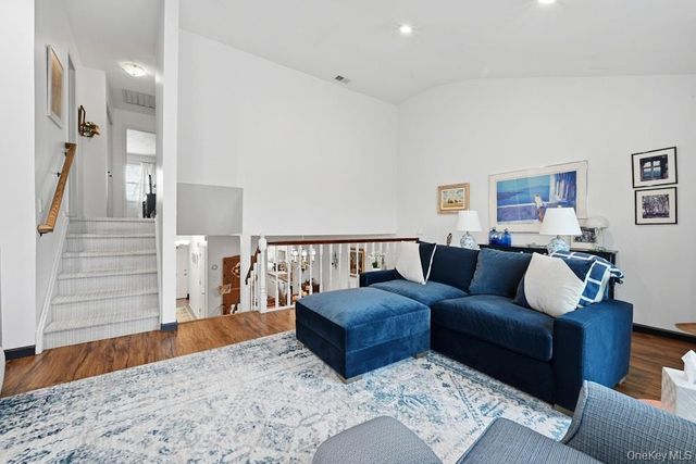 20 Manors Drive, Jericho, NY 11753