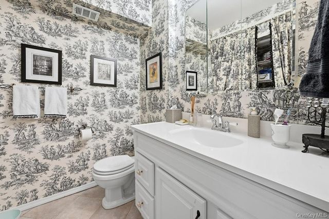 20 Manors Drive, Jericho, NY 11753