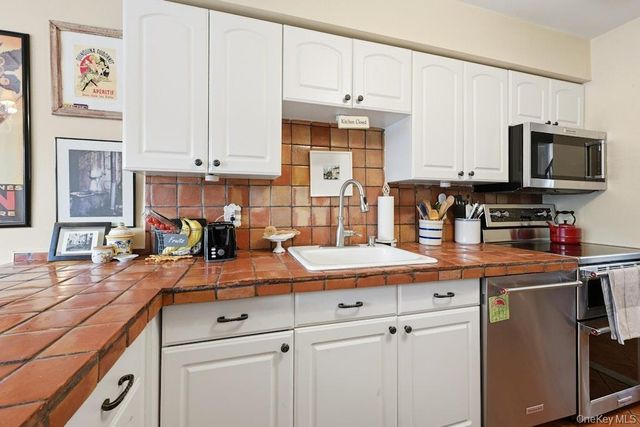 20 Manors Drive, Jericho, NY 11753