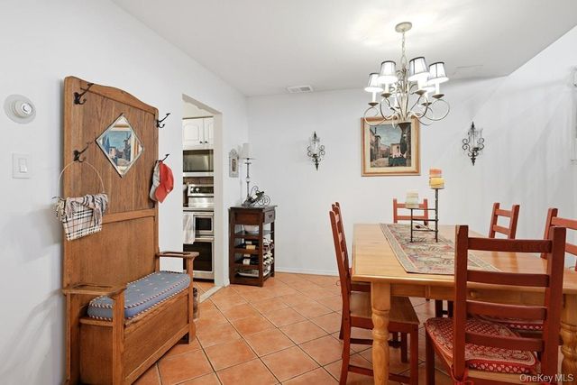 20 Manors Drive, Jericho, NY 11753