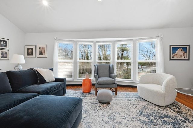 20 Manors Drive, Jericho, NY 11753