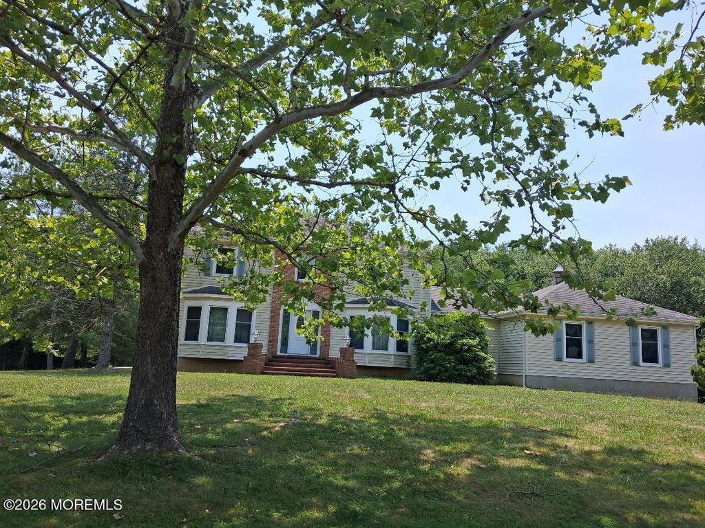 31 Hunt Road, Freehold, NJ 07728