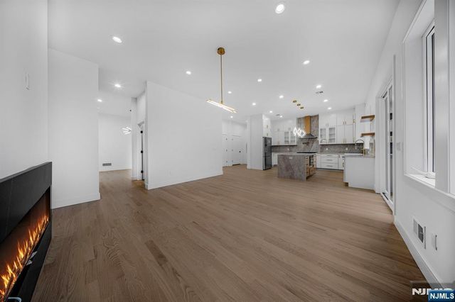 167 Palisades, Emerson, NJ 07630