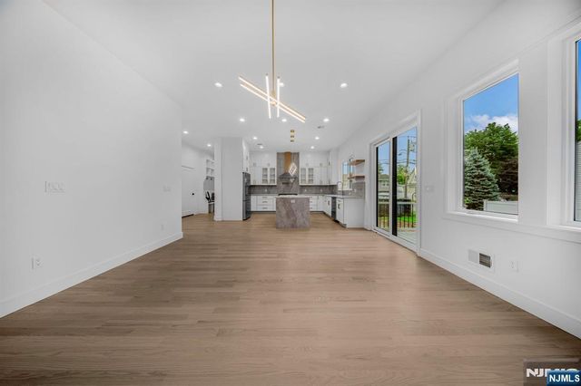 167 Palisades, Emerson, NJ 07630