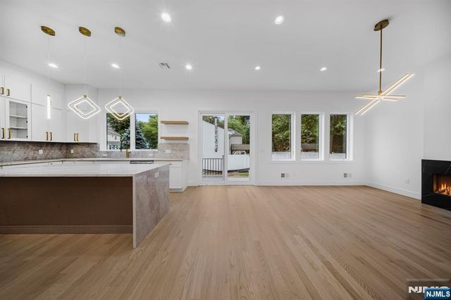 167 Palisades, Emerson, NJ 07630