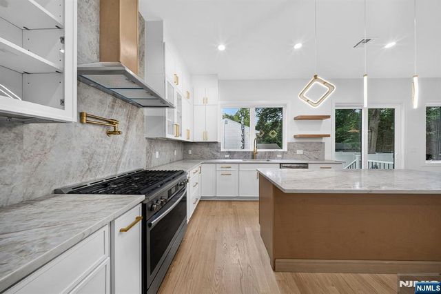 167 Palisades, Emerson, NJ 07630