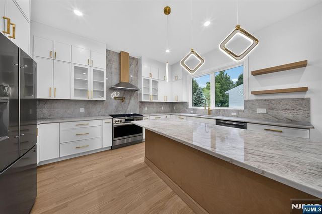 167 Palisades, Emerson, NJ 07630