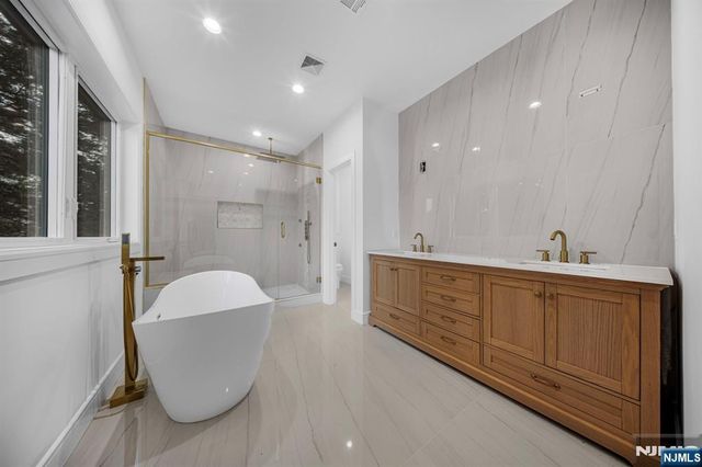 167 Palisades, Emerson, NJ 07630