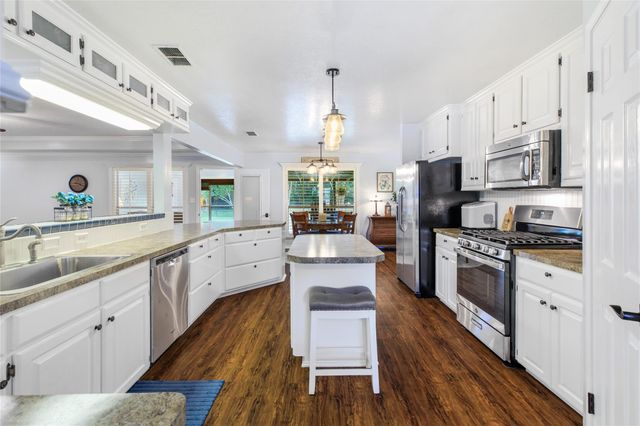 125 Golfview Drive, Hilltop Lakes, TX 77871