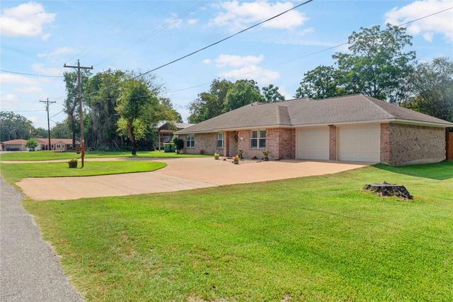 125 Golfview Drive, Hilltop Lakes, TX 77871