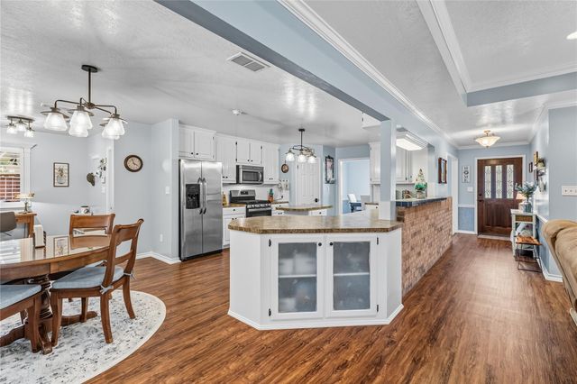 125 Golfview Drive, Hilltop Lakes, TX 77871