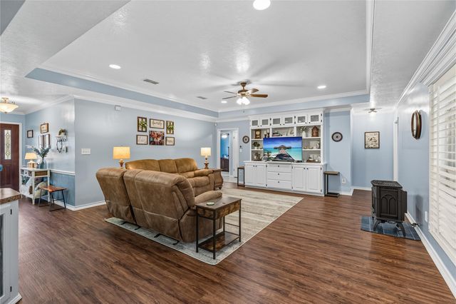 125 Golfview Drive, Hilltop Lakes, TX 77871