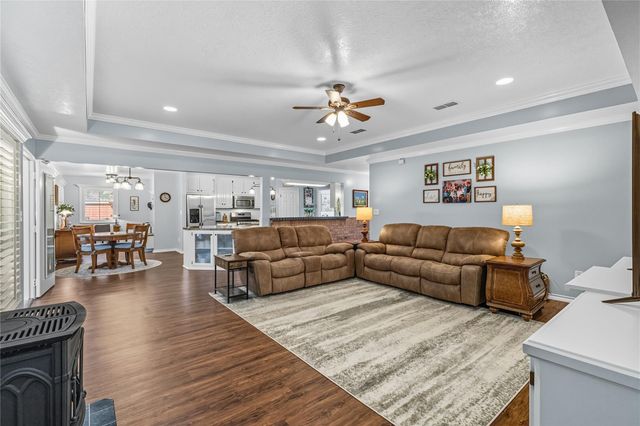 125 Golfview Drive, Hilltop Lakes, TX 77871