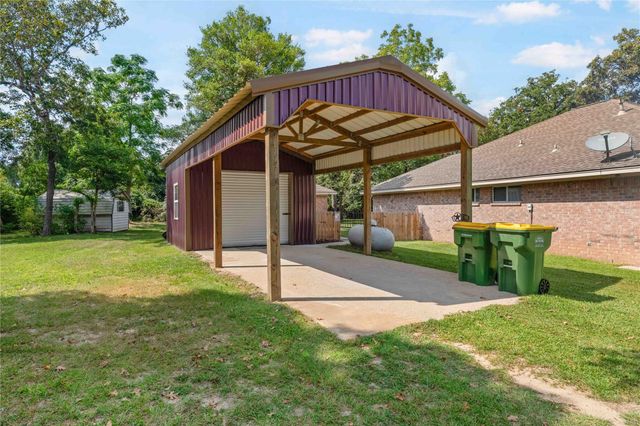 125 Golfview Drive, Hilltop Lakes, TX 77871