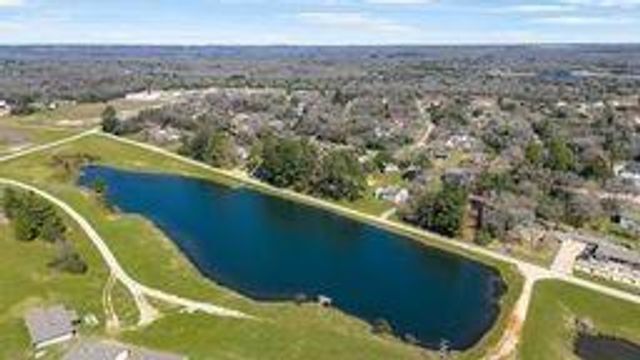 125 Golfview Drive, Hilltop Lakes, TX 77871