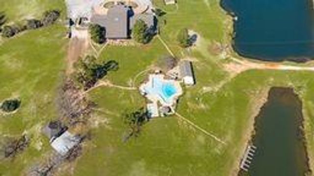 125 Golfview Drive, Hilltop Lakes, TX 77871