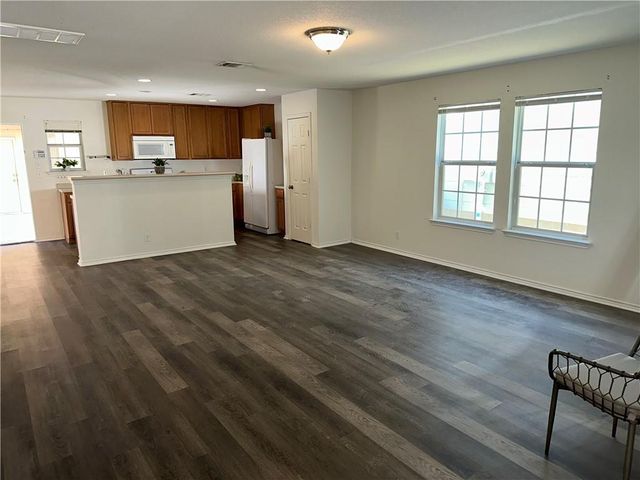 1042 Dorn, Kyle, TX 78640