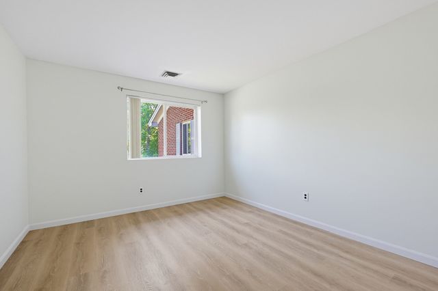 31 Bayberry Dr 4, Sharon, MA 02067