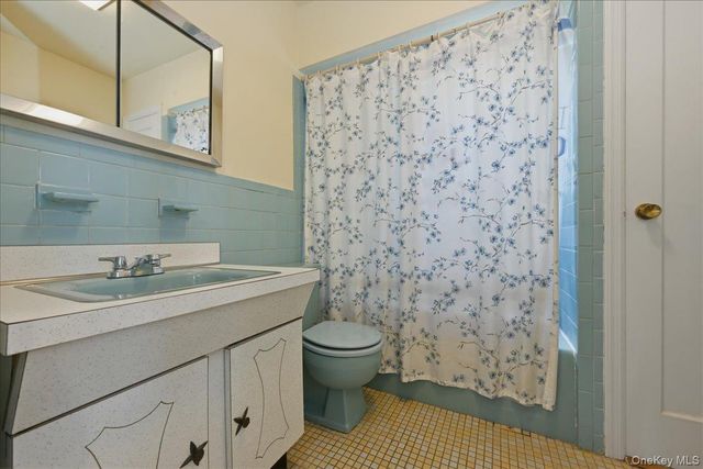 210 Madison Street, Franklin Square, NY 11010