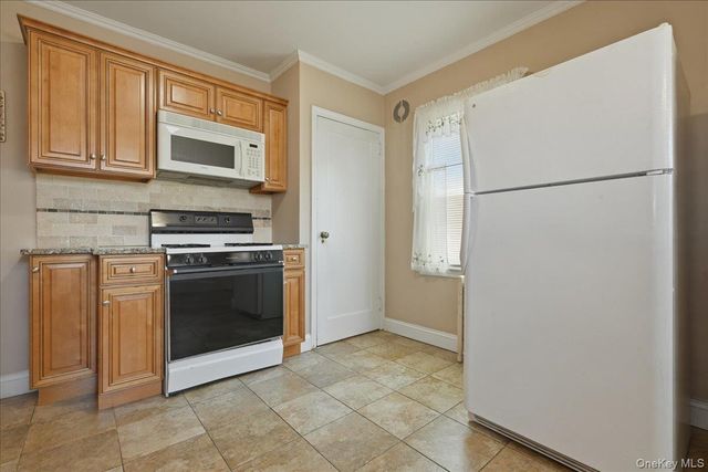 210 Madison Street, Franklin Square, NY 11010