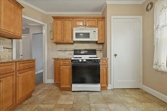 210 Madison Street, Franklin Square, NY 11010