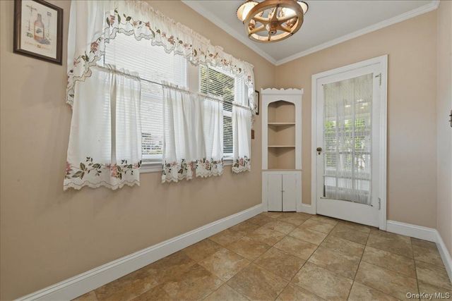 210 Madison Street, Franklin Square, NY 11010