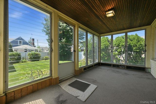 210 Madison Street, Franklin Square, NY 11010