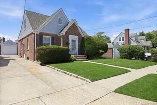 210 Madison Street, Franklin Square, NY 11010