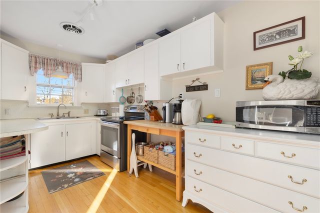 9 White Terrace, Middletown, RI 02842