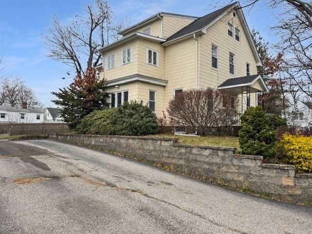 80 Delmont 2, Worcester, MA 01604