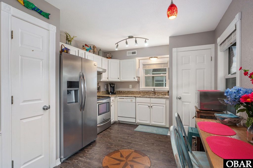 Image 4 of property listing at 204 Landing Lane, Manteo, NC 27954