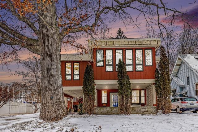 3135 Lakeshore Drive, Muskegon, MI 49441