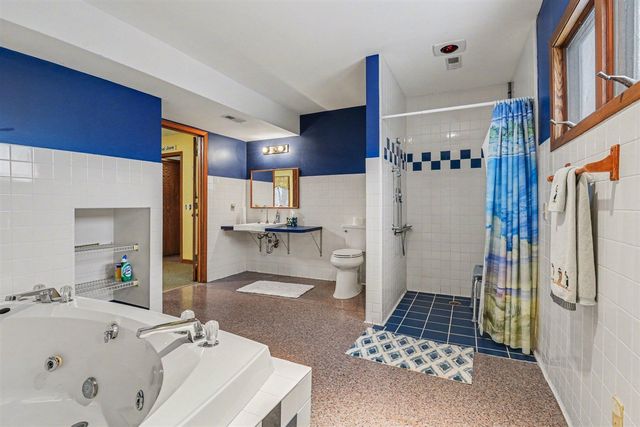 3135 Lakeshore Drive, Muskegon, MI 49441