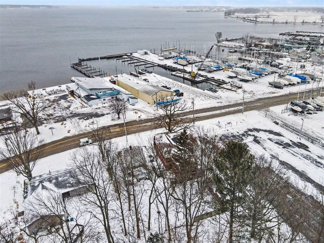 3135 Lakeshore Drive, Muskegon, MI 49441