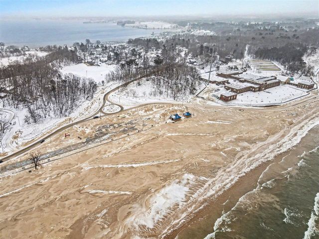 3135 Lakeshore Drive, Muskegon, MI 49441