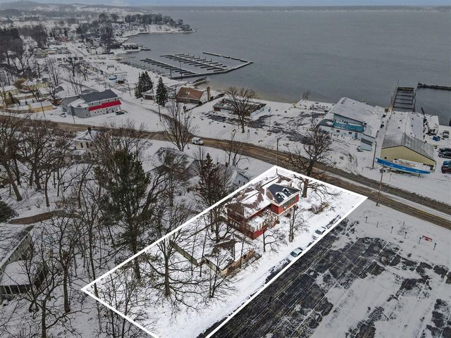 3135 Lakeshore Drive, Muskegon, MI 49441