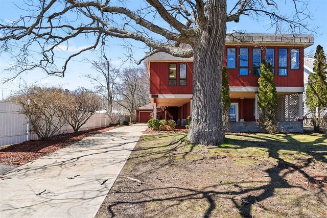 3135 Lakeshore Drive, Muskegon, MI 49441