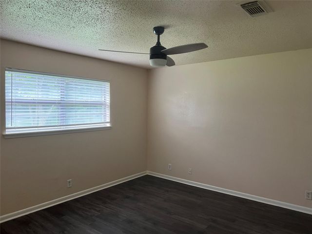 4112 19th Street N, Texas City, TX 77590