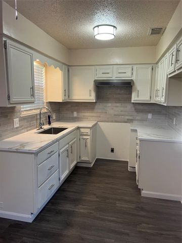 4112 19th Street N, Texas City, TX 77590