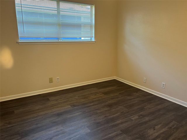 4112 19th Street N, Texas City, TX 77590